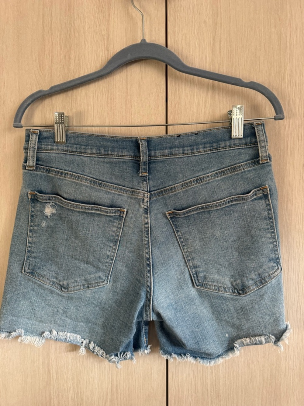 GAP Women's Light Blue Distressed Denim Cutoff Shorts Sz 27 - Picture 2 of 3